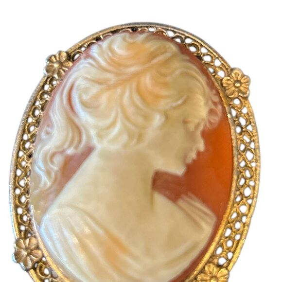Vintage Oval Cameo Woman with Ponytail and Gold Metal Trim Brooch or Pendant - Picture 4 of 5